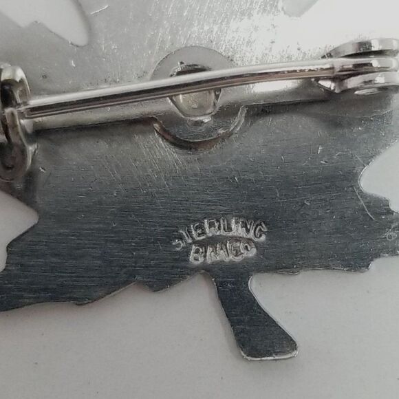 Vintage Sterling Silver Mapel Leaf Shape Brooch, BMCo Maker, Etched Lapel Pin - Picture 4 of 7